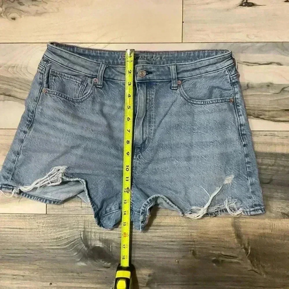 American Eagle outfitters Distressed Denim Shorts size 14 - Picture 1 of 8
